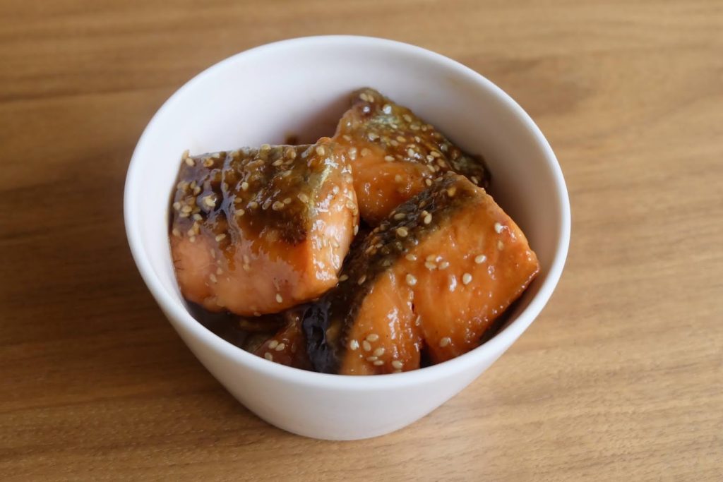 簡単♪鮭のごま甘酢照り焼き【週末の作り置きおかずレシピ】
