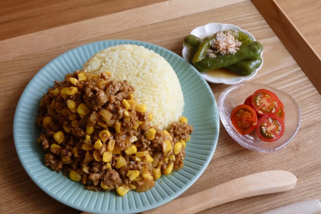 炒めるだけ♪とうもろこしのキーマカレー【平日の時短ごはんレシピ】