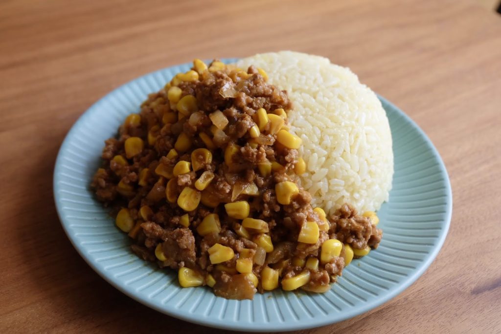 炒めるだけ♪とうもろこしのキーマカレー【平日の時短ごはんレシピ】