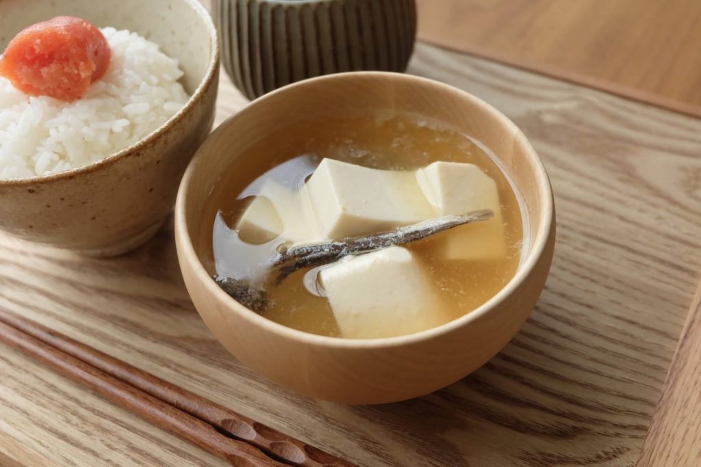 【昆布×煮干し】ほっとする豆腐の味噌汁【だしうまレシピ】 