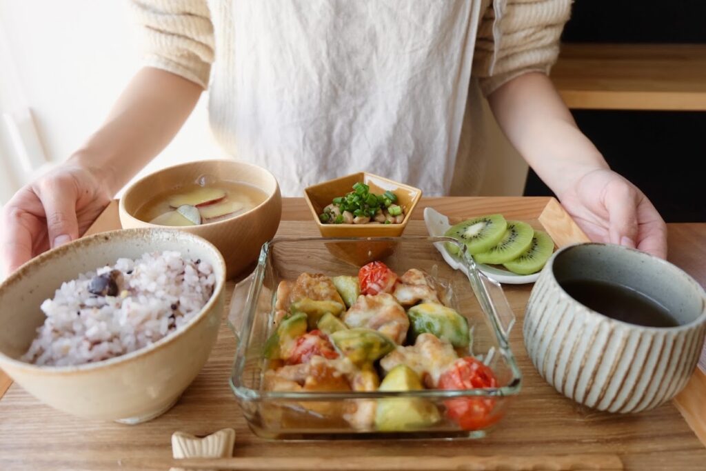 【簡単】アボカドと鶏肉のチーズ焼き 【平日の時短ごはんレシピ】