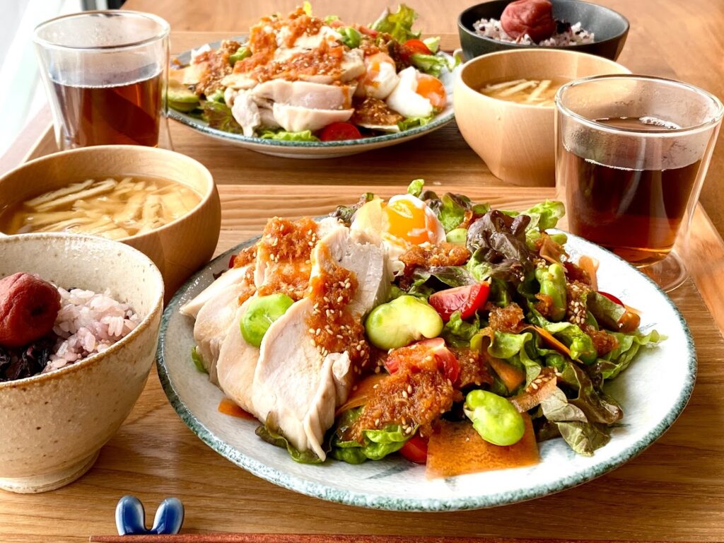 春野菜と鶏むね肉のパワーサラダ【平日の時短ごはんレシピ】 