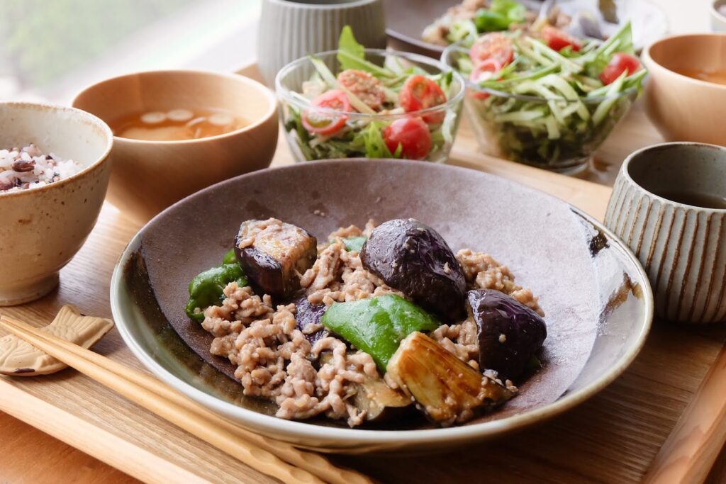 簡単♪茄子とひき肉のみそ炒め【平日の時短ごはんレシピ】