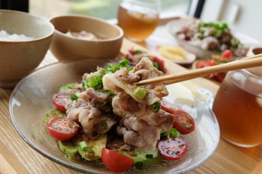 ボカドとトマトの彩り冷しゃぶ【平日の時短ごはんレシピ】