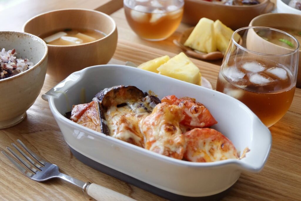 チキンとチーズのトマト焼き【平日の時短ごはん】