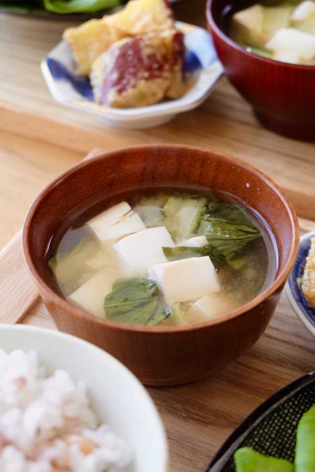 チンゲン菜と豆腐の味噌汁【平日の時短ごはんレシピ】