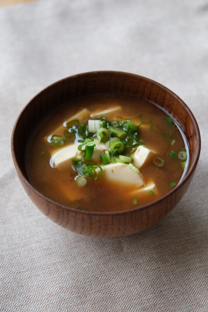 豆腐と小ねぎの味噌汁