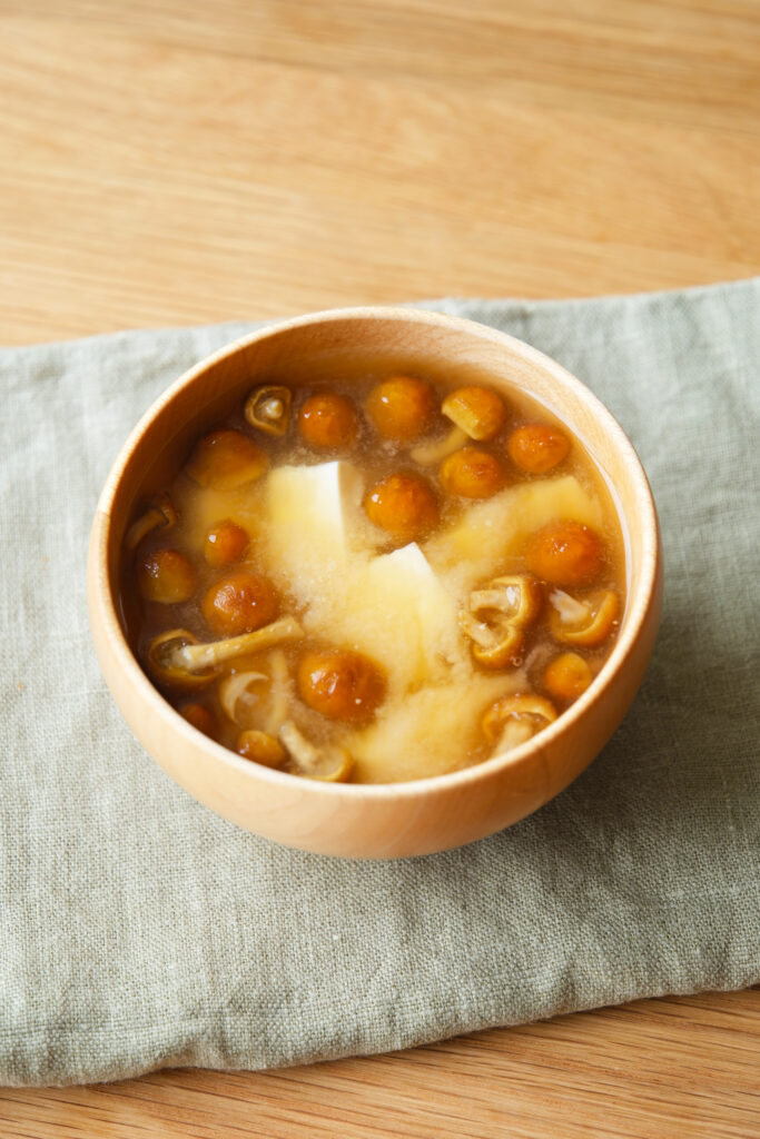 なめこと豆腐の味噌汁
