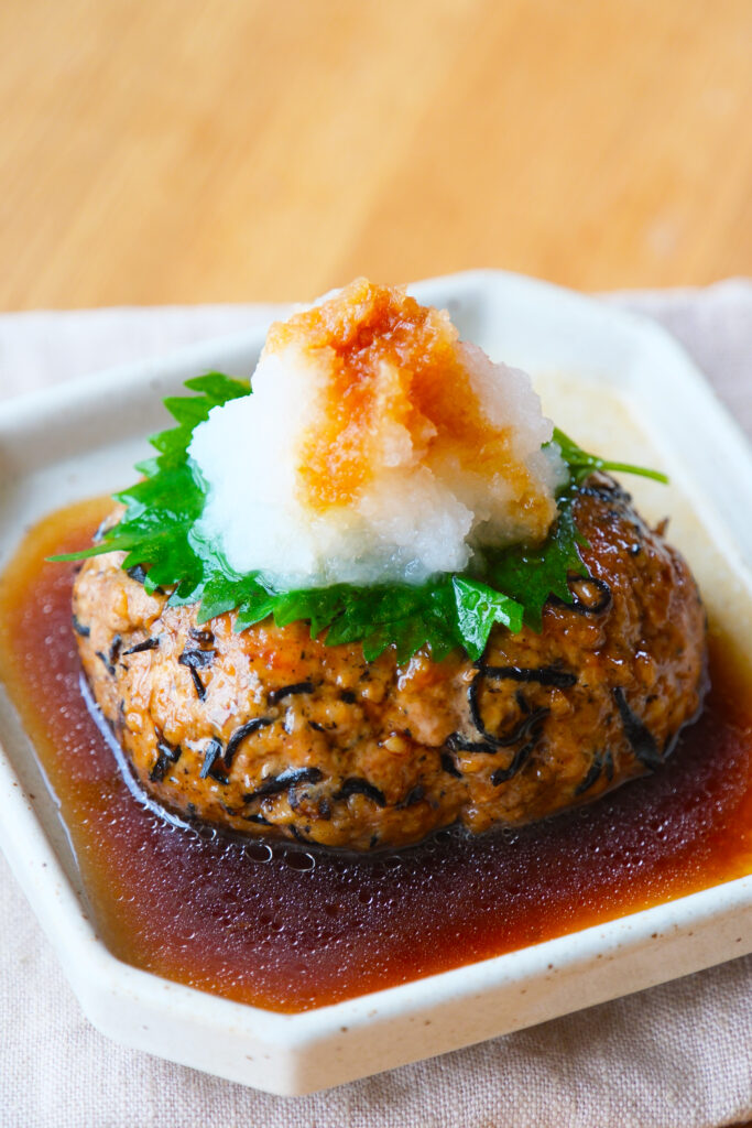 簡単♪ひじき入り和風おろしハンバーグ【平日の時短ごはんレシピ】