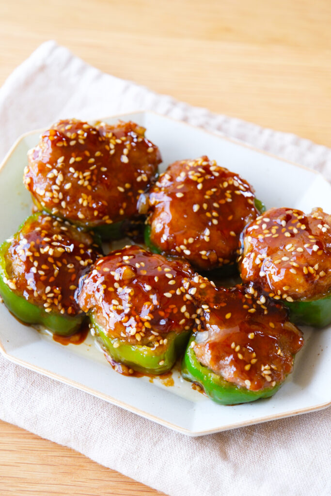 簡単♪ピーマンの肉詰め にんにく醤油だれ【平日の時短ごはんレシピ】