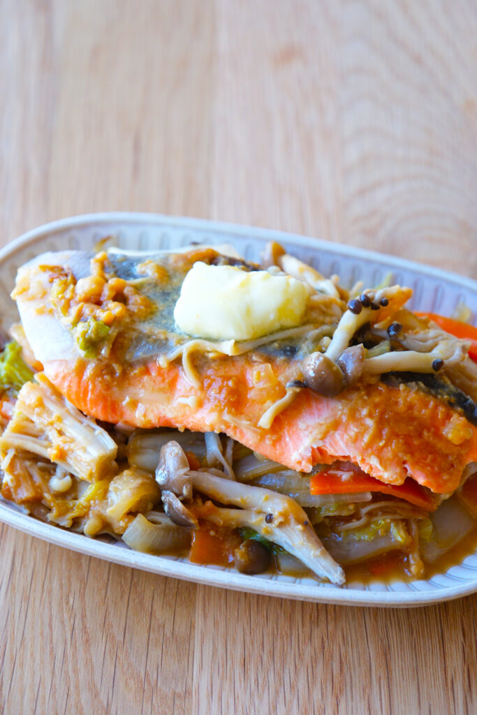 簡単♪鮭のちゃんちゃん焼き【平日の時短ごはんレシピ】