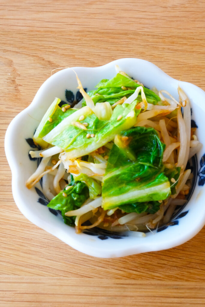 レンジで簡単♪もやしと白菜のおかかポン酢和え【平日の時短ごはんレシピ】
