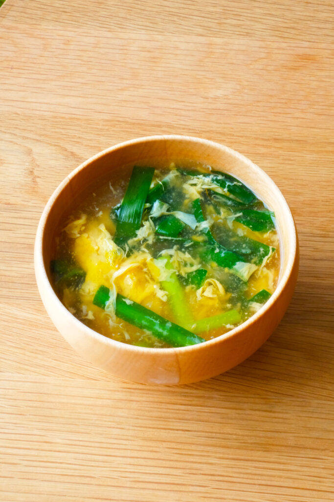 簡単♪とろとろニラたま中華スープ【平日の時短ごはんレシピ】