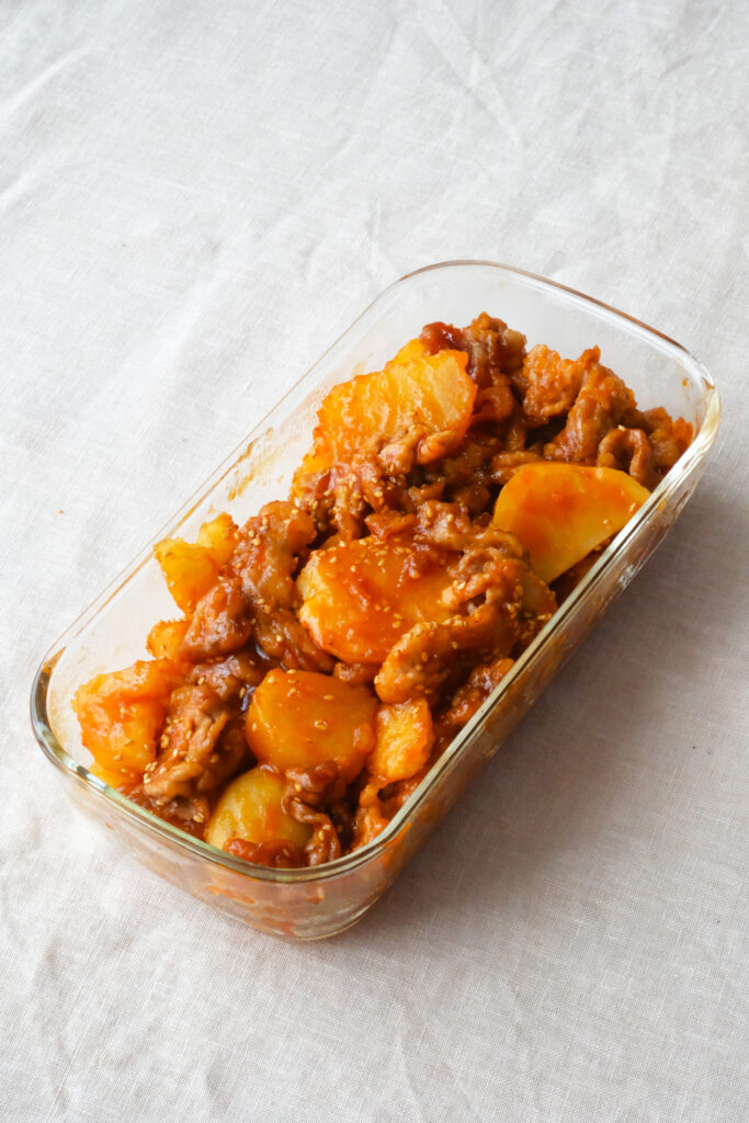 簡単♪ヤンニョム豚じゃが【週末の作り置きレシピ】