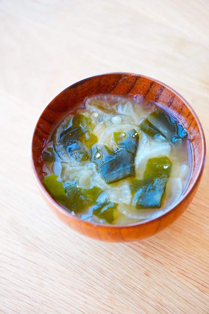 玉ねぎとわかめの味噌汁★【平日の時短ごはんレシピ】